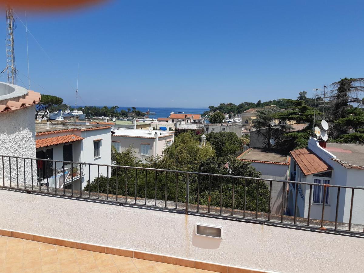 Villa Angela Ísquia Exterior foto